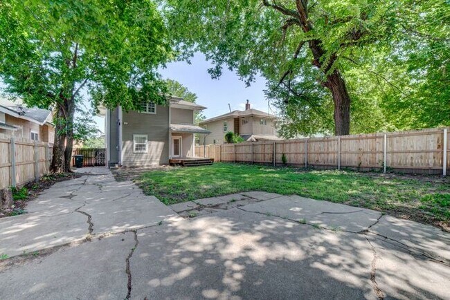 Building Photo - 3/2.5 Dream Home With Lots Of Charm