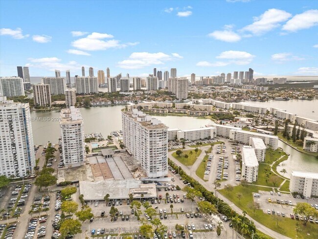 Building Photo - 18071 Biscayne Blvd