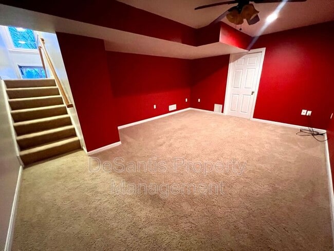 Building Photo - 945 Montclair Dr