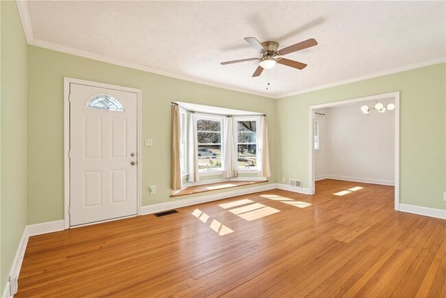 Building Photo - 3006 Hollywood Dr