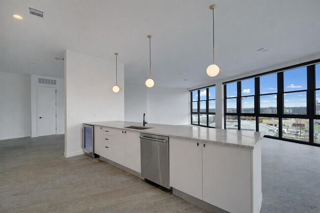 Building Photo - 800 Embassy Dr