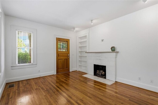 Building Photo - 927 Park Ave SE