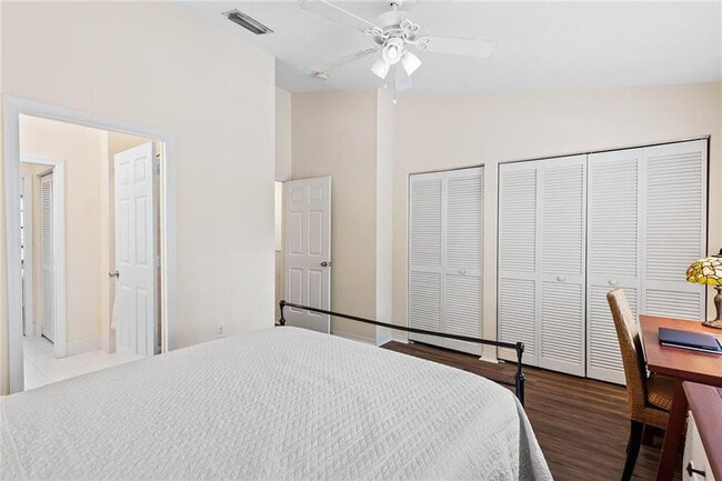 Building Photo - 247 City View Dr