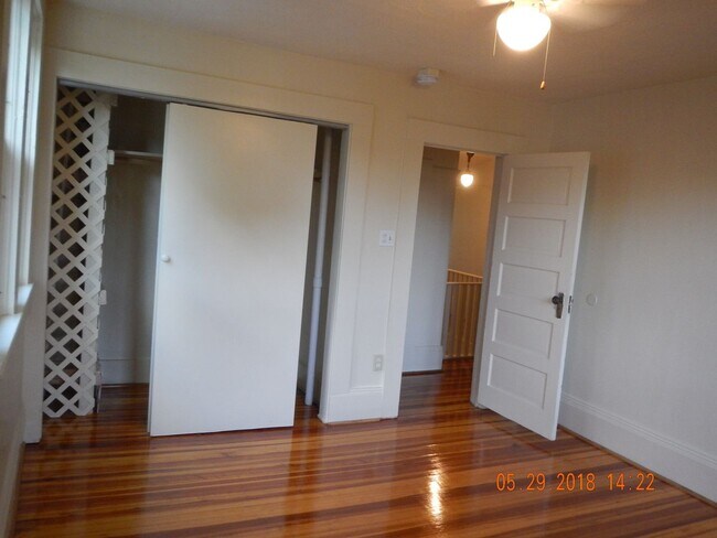Building Photo - Available 6/1/25 Charming Two Story Single...