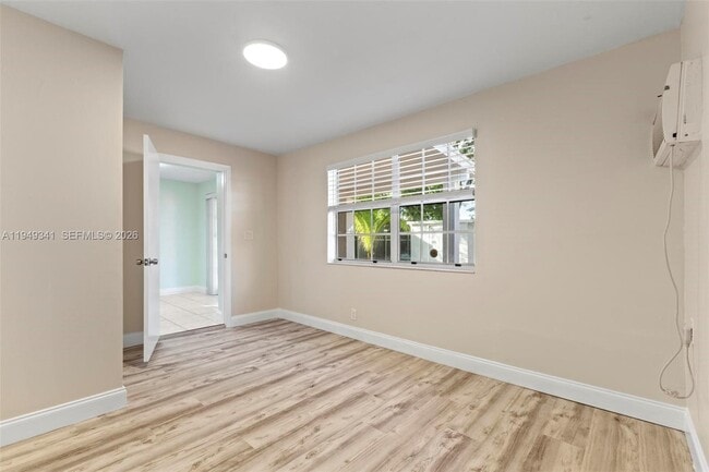 Building Photo - 3507 SW 25th Ter