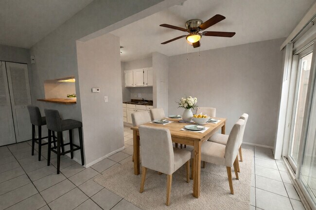 Building Photo - 2167 N Heather Ln