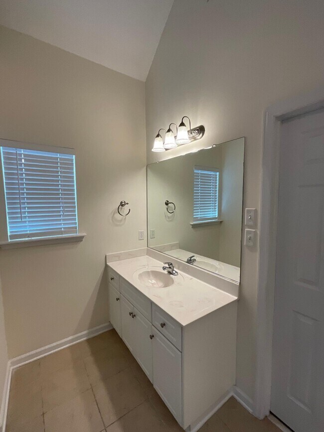 Building Photo - 375 Barnsley Dr