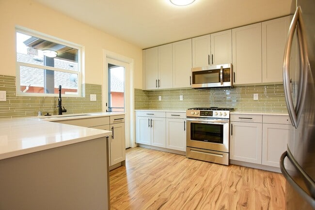 Building Photo - Beautiful 4 bedroom home in Ballard