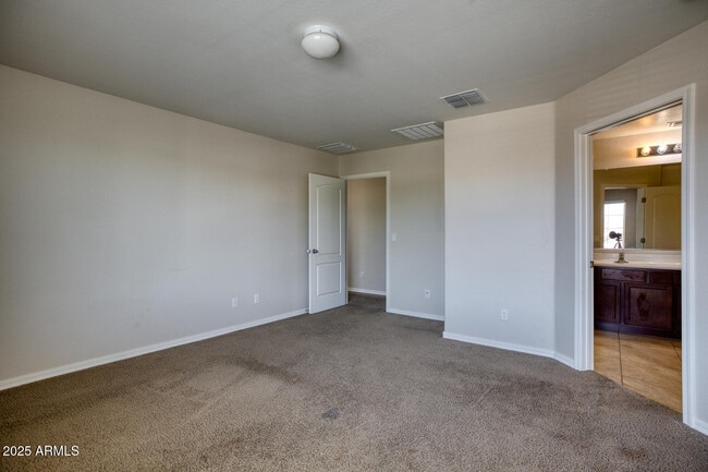 Building Photo - 24633 W Sheraton Ln