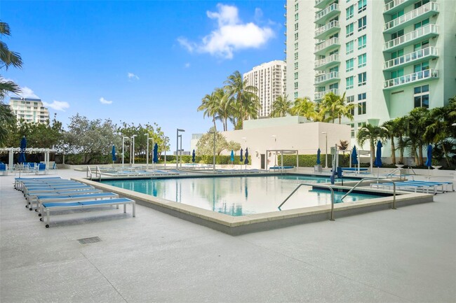 Amenities - 1800 N Bayshore Dr