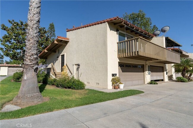 Building Photo - 2237 Vista Huerta