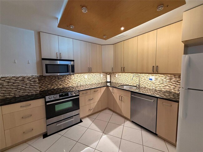 Building Photo - 3180 S Ocean Dr