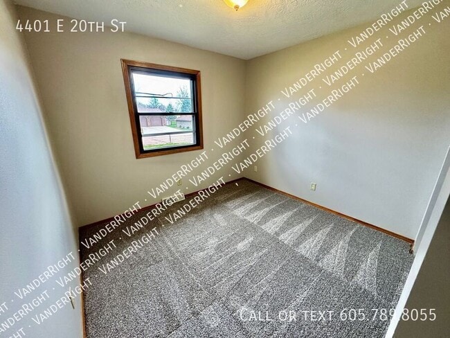 Building Photo - 4401 E 20th St