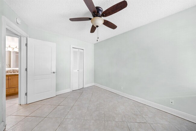 Building Photo - 1391 S Ocean Blvd