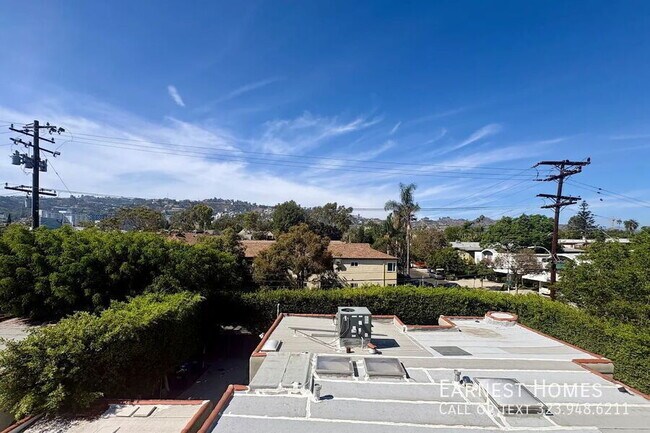 Building Photo - 849 N Sweetzer Ave