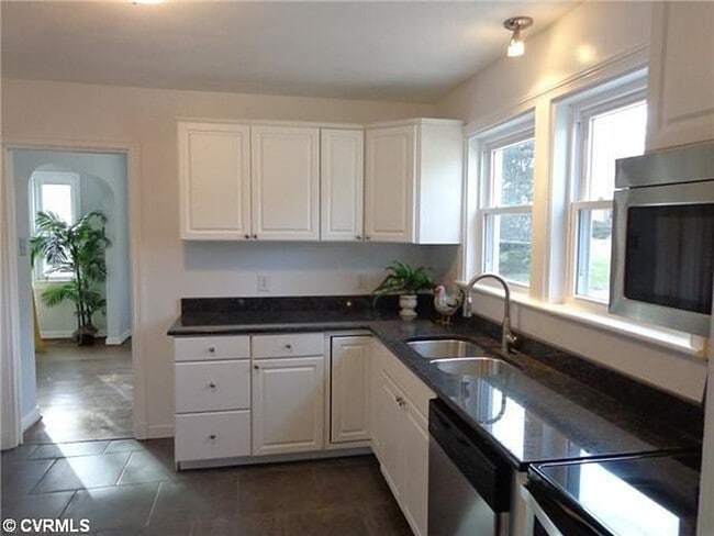 Building Photo - $1699/month - 3 bedroom  / 1 bath house