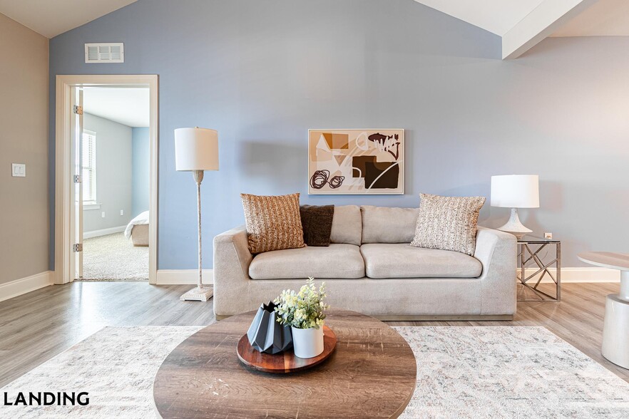 Building Photo - 305 Laredo Dr