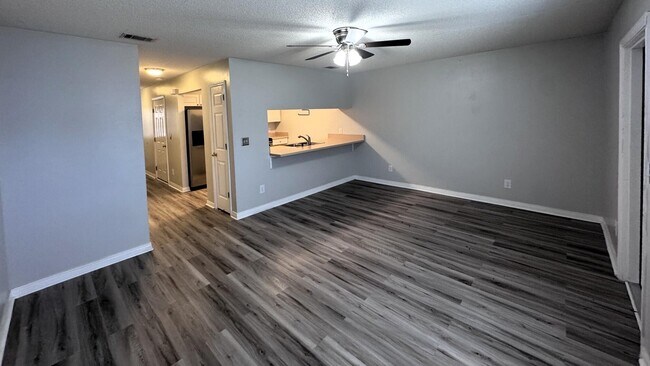 Building Photo - 852 Dunwoody Pl