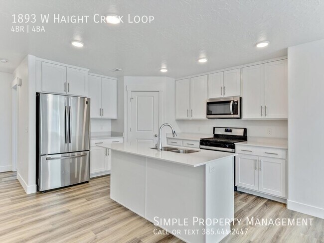 Building Photo - Luxurious 4-BD Townhouse in Farmington!