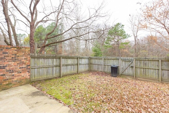 Building Photo - Wonderful Westend Townhome