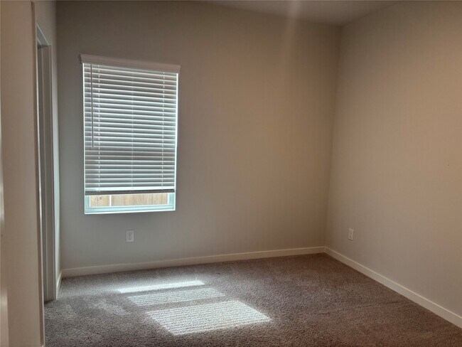 Building Photo - 5735 Blue Grama Dr