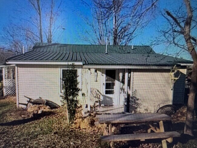 Building Photo - 202 E South St