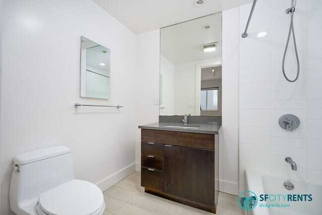 Building Photo - Polk Gulch: Modern 4th Floor Condo w/ in-unit W/D, Garage Parking & Shared Roof Deck