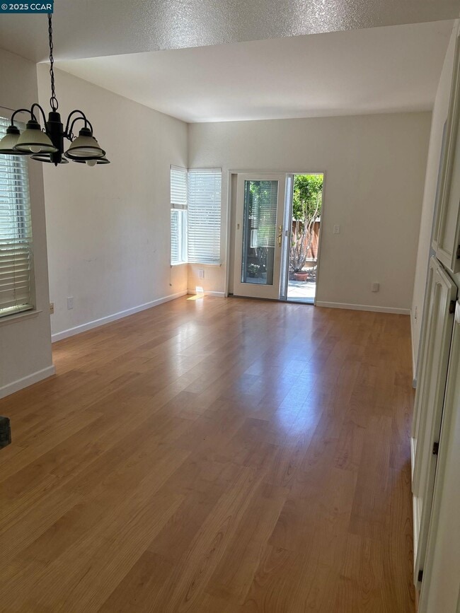 Building Photo - 1029 Lakeridge Pl