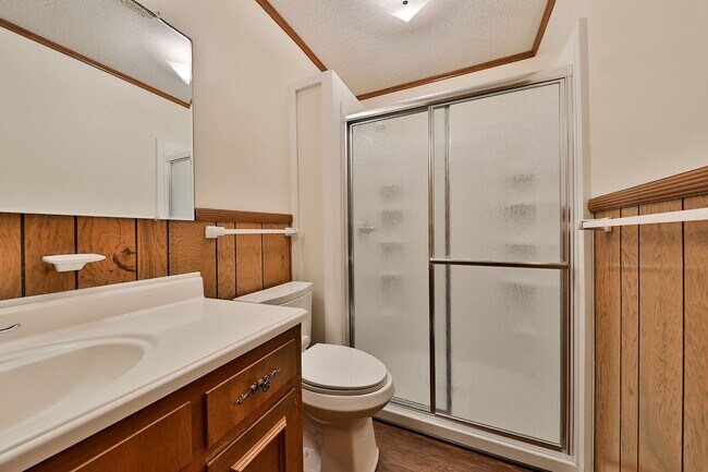 Building Photo - 4 BD, 2 BA Charming Brick Home in Dresden!