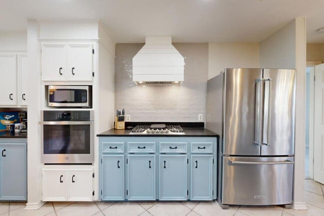 Building Photo - 1803 Fernhaven Cir