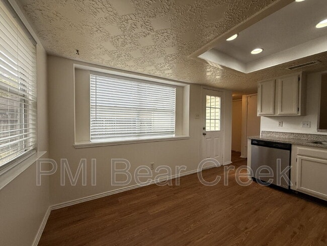 Building Photo - 9618 Yearling Cir