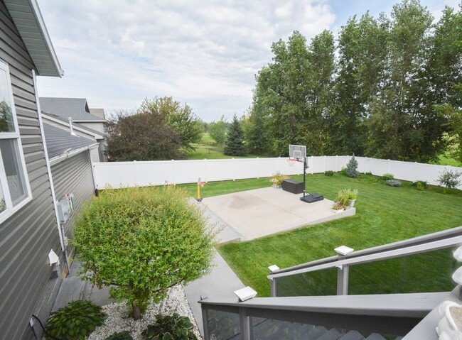 Building Photo - Spacious 5BR in NW Rochester w/ Fenced Yard!