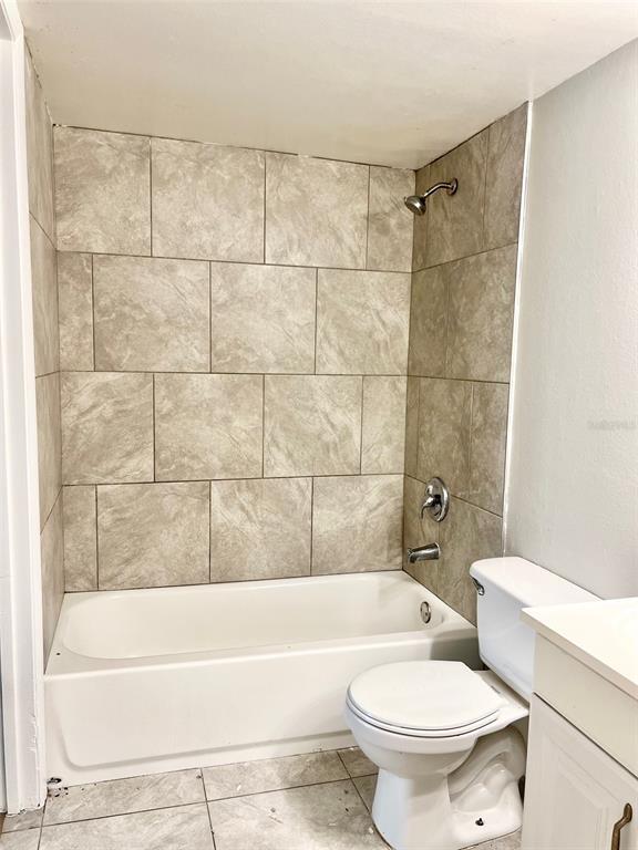 Building Photo - 6065 Village Cir S
