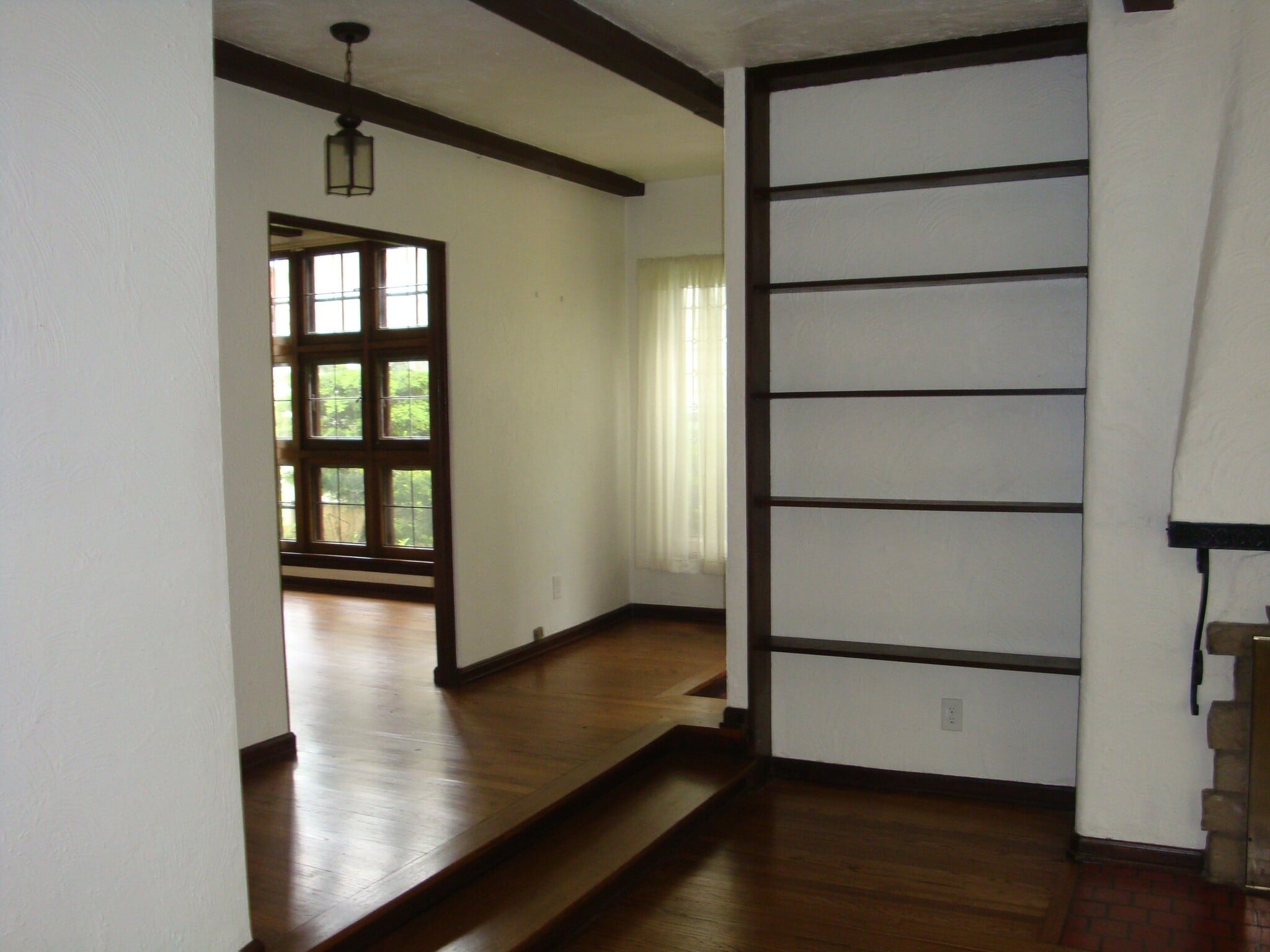 Vestibule at Front Entrance - 2206 E Stratford Ct