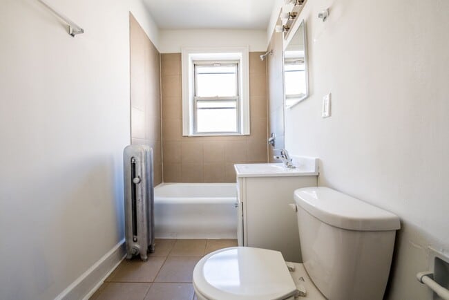 Building Photo - 6705 S Michigan Chicago, IL 60637