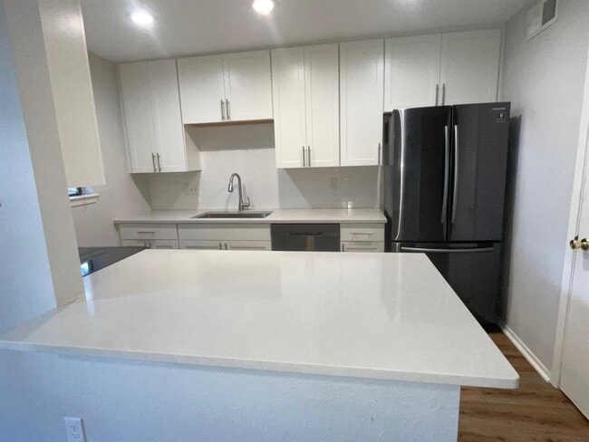Building Photo - 4159 Steck Ave