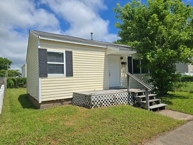 Primary Photo - HOME IN HAMPTON FOR RENT!