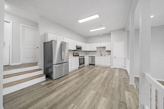 Building Photo - Experience the ultimate in lakefront lifes...