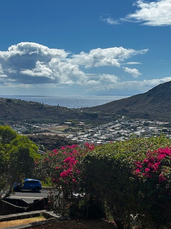 Building Photo - Available now -Mariner's Ridge 4 bedroom /...