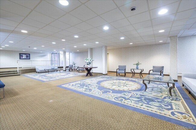 Building Photo - 2 Fowler Ave