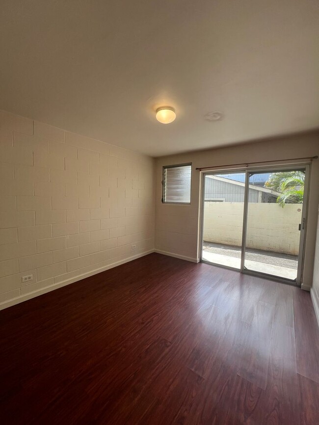 Building Photo - 2 bedroom, 1 bath, 1 parking in Makiki!