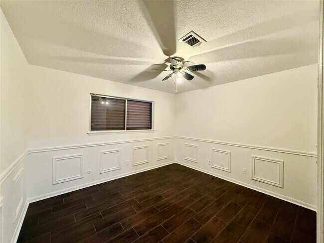 Building Photo - 16002 Havenhurst Dr