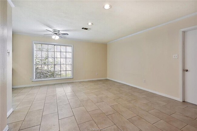 Building Photo - 1200 Holleman Dr