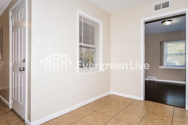 Building Photo - 1633 Puryear Rd