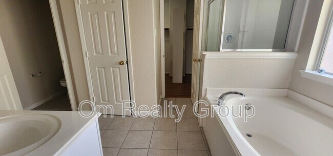Building Photo - 9710 Fieldbloom Ln