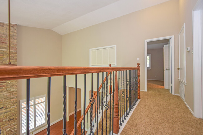 Building Photo - 3 Bedroom Townhouse - Northwest Hills