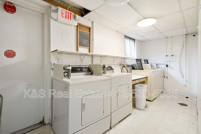 Building Photo - 760 5th Ave