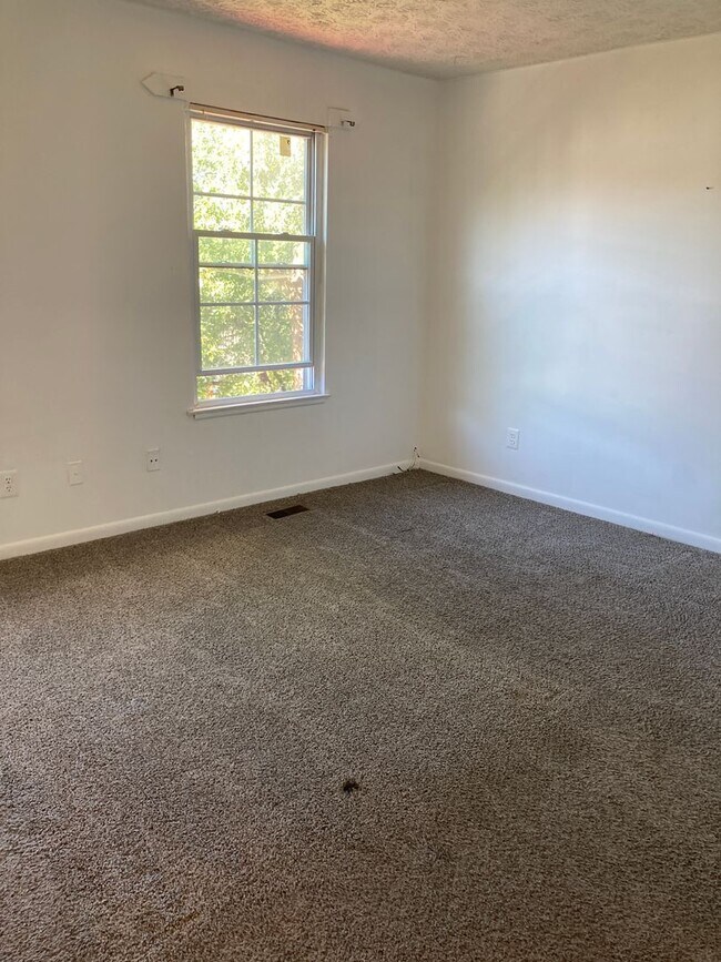 Building Photo - Spacious 3-bedroom, 2-bathroom townhouse available in Edgewood, MD.