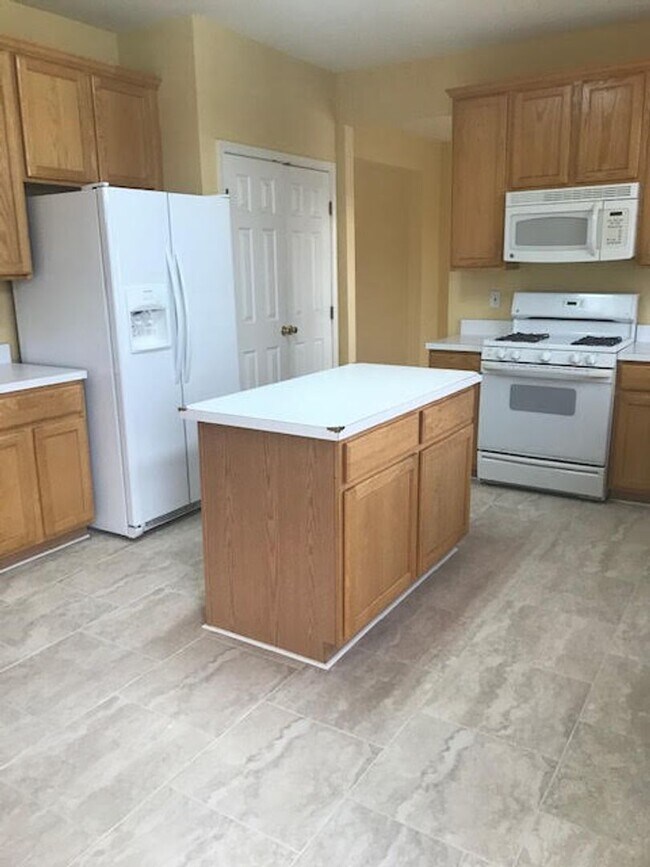 Building Photo - 2025 Germander Way