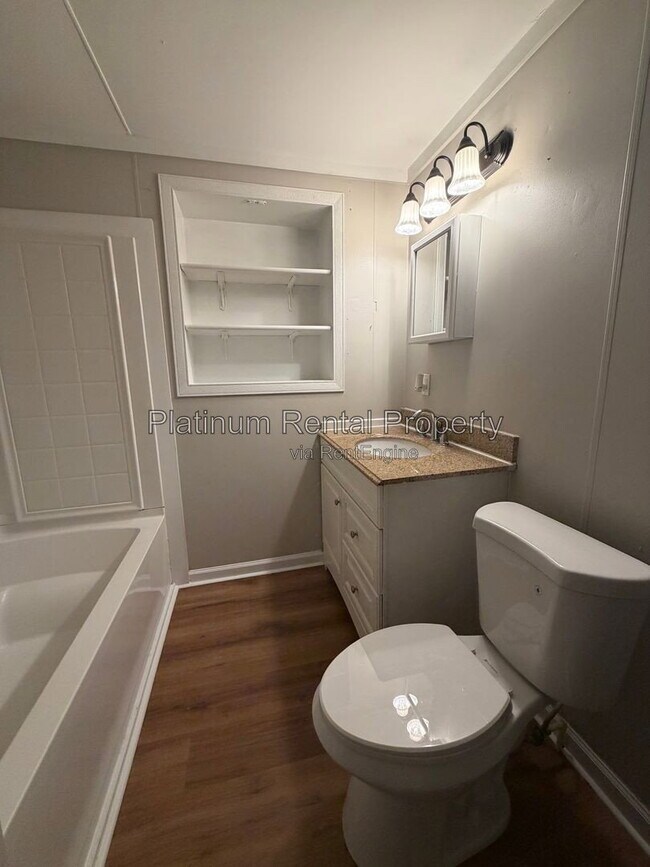 Building Photo - 3224 Forrest Hills Dr SW